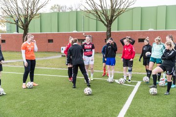 Bild 14 - Co-Trainerin der Frauen Nationalmannschaft Britta Carlson in Wahlstedt